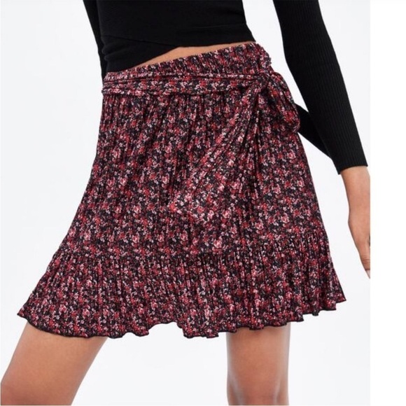 Zara Red and Black Elastic Waist Jersey Floral Mini Skirt Women's Size M - Picture 1 of 7